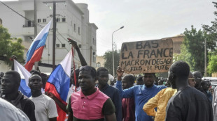 Golpistas do N&iacute;ger acusam Fran&ccedil;a de querer 'intervir militarmente'