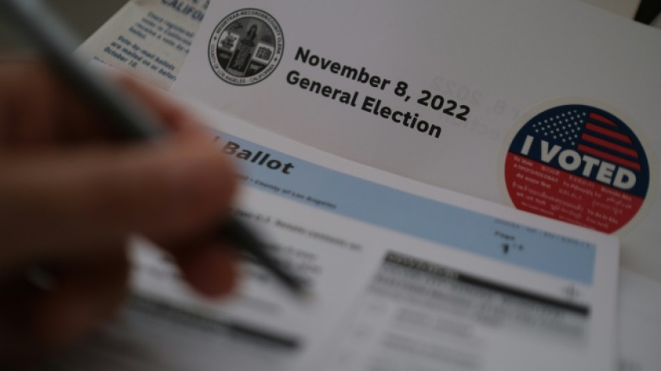 Desinformación electoral, un asunto de familia que revive miedos entre hispanos en EEUU