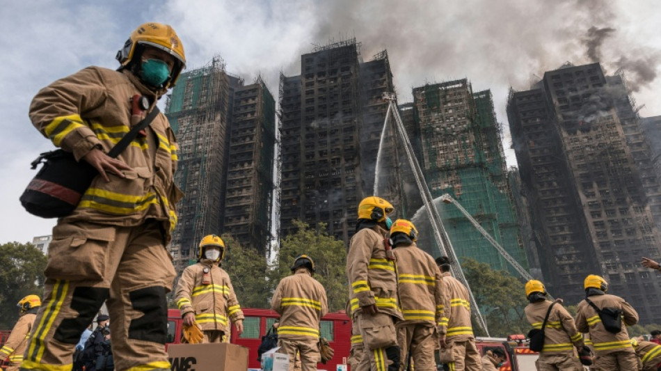 L&iacute;der de Hong Kong pide disculpas por incendio mort&iacute;fero casi un a&ntilde;o despu&eacute;s