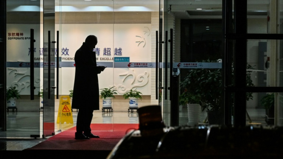 Rescatistas buscan con drones y c&aacute;maras t&eacute;rmicas supervivientes del accidente de avi&oacute;n en China