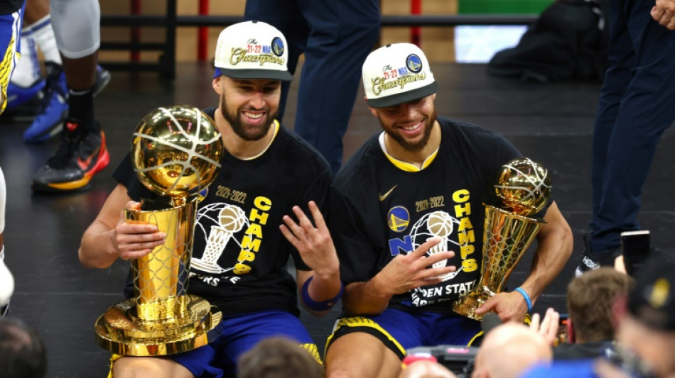 NBA: les Warriors de retour au sommet, port&eacute;s par Curry enfin MVP
