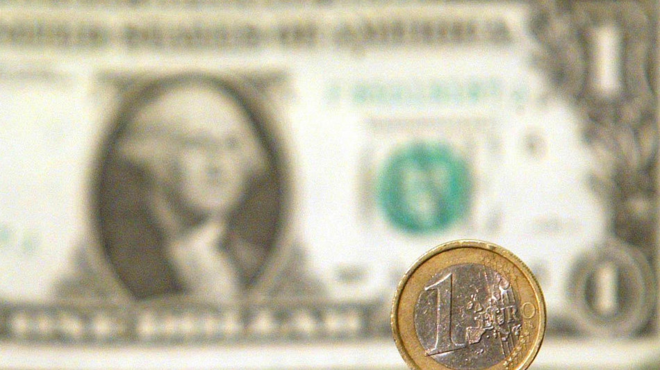 L'euro &egrave; poco mosso in avvio a 1,0989 dollari