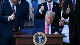 Trump unterzeichnet umstrittenes Steuergesetz bei Zeremonie am Unabhängigkeitstag