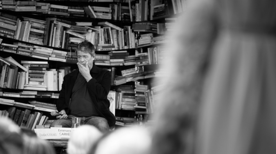 Emmanuel Carr&egrave;re et Laurent Mauvignier, favoris pour le prix Goncourt