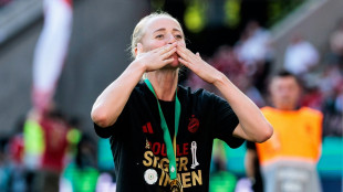 Doubleheldin Sch&uuml;ller: Echt "platt", aber Party geht immer