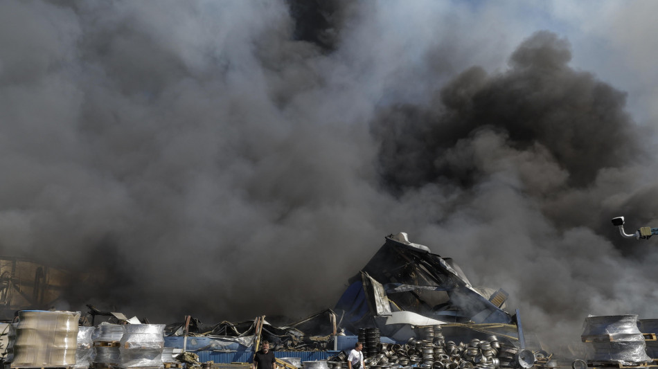 Governatore, salgono a 37 i morti nel raid russo su un deposito vicino a Kiev