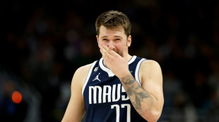 Con &acute;triple-doble&acute; de Doncic los Mavericks vencen a los Warriors en la NBA