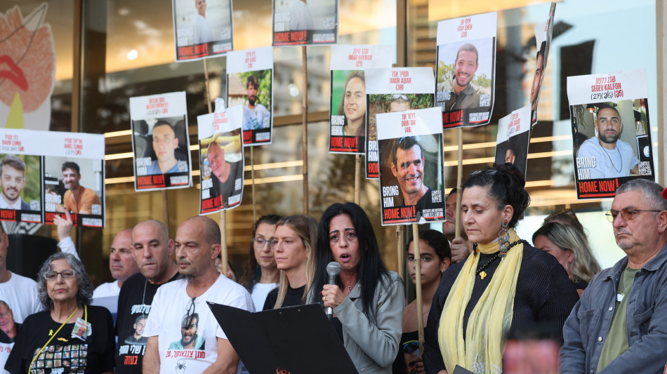 Famiglie ostaggi, da mezzanotte il rilascio in diretta