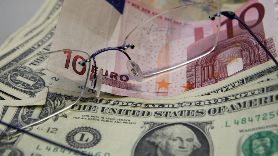 L'euro &egrave; fermo in avvio a 1,0906 dollari (-0,05%)