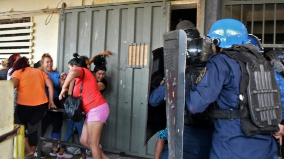 Presos cesan la toma de la principal c&aacute;rcel de Paraguay 