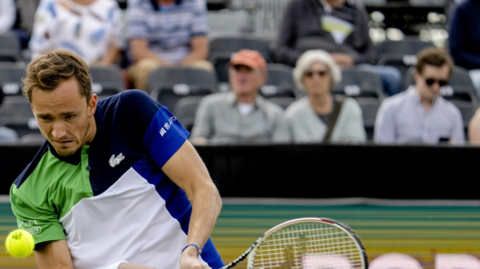 ATP: Medvedev en d&eacute;monstration &agrave; Halle, Kyrgios &eacute;carte Tsitsipas