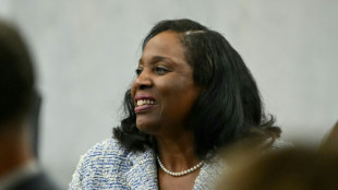 Menac&eacute;e de r&eacute;vocation par Trump, une gouverneure de la Fed reprend la parole