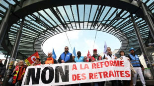 Fran&ccedil;a tem 1&ordm; de maio de protestos contra reforma da Previd&ecirc;ncia