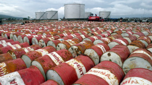 Prezzo petrolio in lieve calo, Wti scambiato a 61,29 dollari