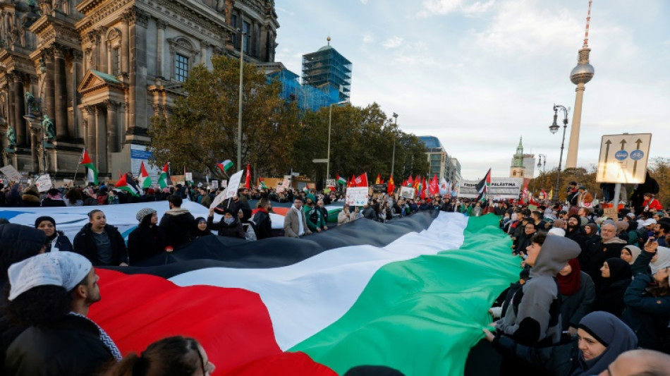 Mehrere tausend Teilnehmer bei pro-pal&auml;stinensischer Demonstration in Berlin