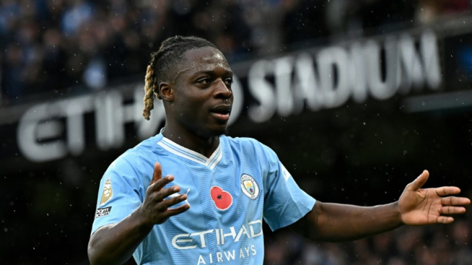 City goleia Bournemouth (6-1) e &eacute; l&iacute;der provis&oacute;rio da Premier League