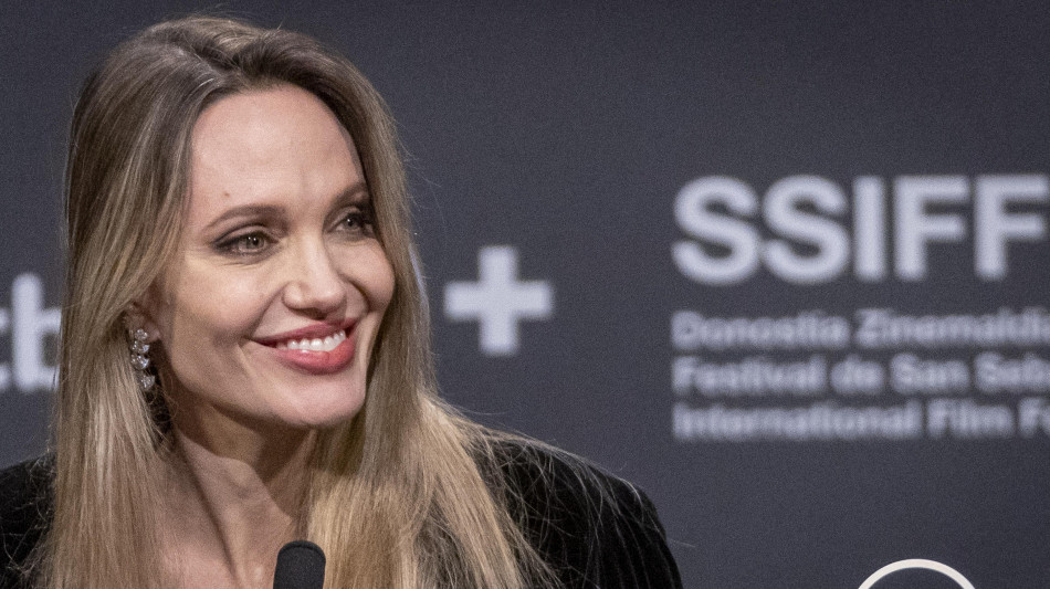 Angelina Jolie verso addio a Los Angeles, 'vita da nomade in giro per il mondo'