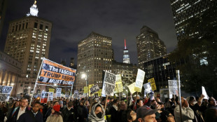'Fora daqui': nova-iorquinos protestam contra batidas anti-imigra&ccedil;&atilde;o