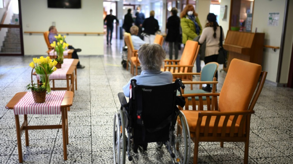 Bundeskabinett beschlie&szlig;t Pflegereform - aber weiter Kritik