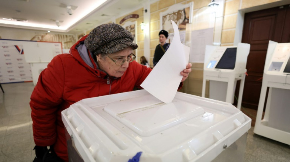 R&uacute;ssia realiza elei&ccedil;&otilde;es presidenciais que garantem poder a Putin