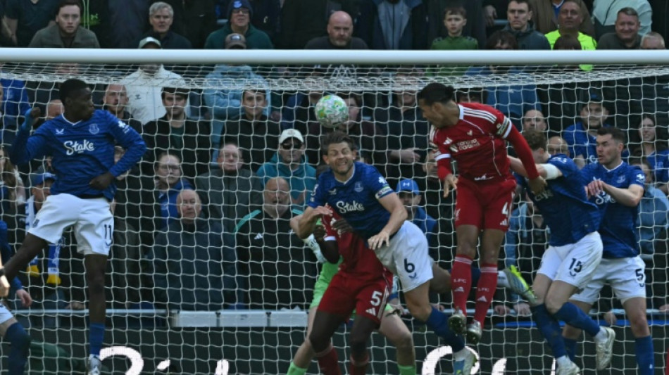 Liverpool vence Everton nos acr&eacute;scimos (2-1) e se mant&eacute;m em 5&ordm; na Premier