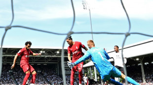 Angleterre: Liverpool, bouscul&eacute; &agrave; Fulham, accroche le nul