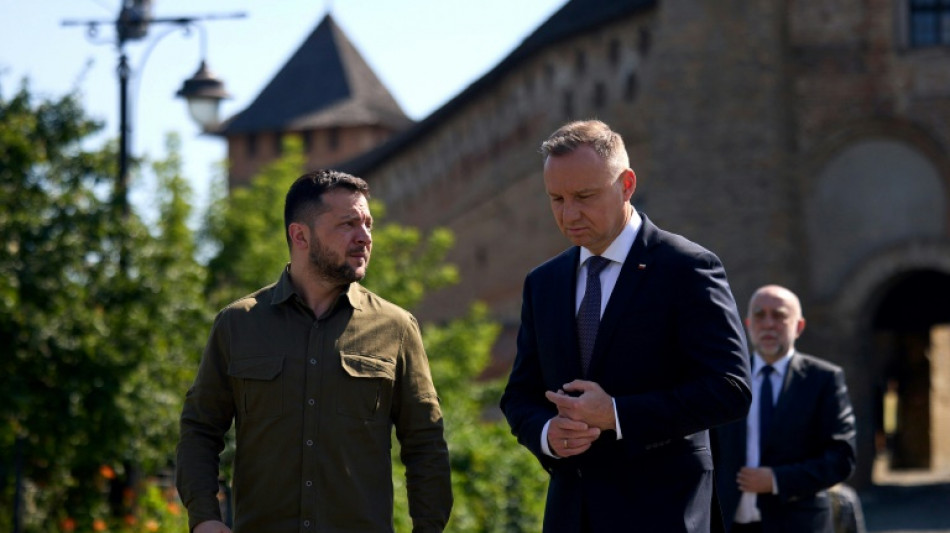 Zelensky quer 'melhor resultado poss&iacute;vel' em reuni&atilde;o da Otan