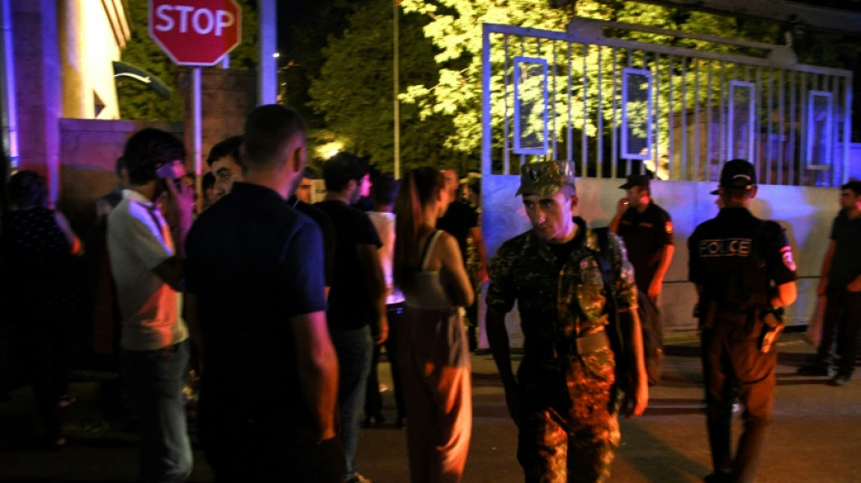 Au moins 100 morts dans les affrontements entre l'Arm&eacute;nie et l'Azerba&iuml;djan