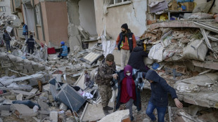 S&eacute;isme: pr&egrave;s de 40.000 morts, appel aux dons face aux "besoins immenses" des populations
