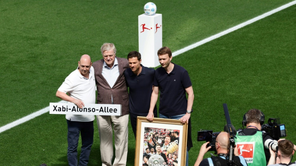 Bayer verabschiedet Erfolgscoach Alonso emotional