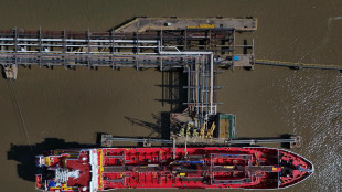 Petrolio senza freni, sfonda anche 102 dollari al barile