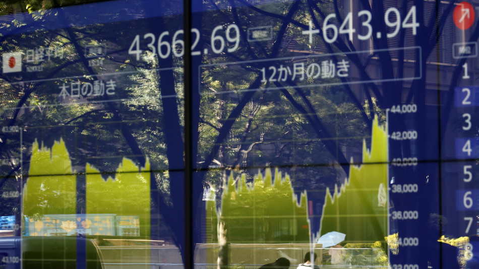 Borsa: l'Asia corre con l'Ai in attesa della Fed