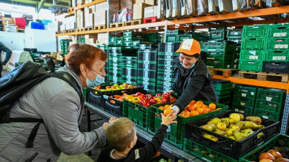 SPERRFRIST 00.00 UHR: Tafeln beklagen &Uuml;berlastung und fordern Hilfe von der Politik