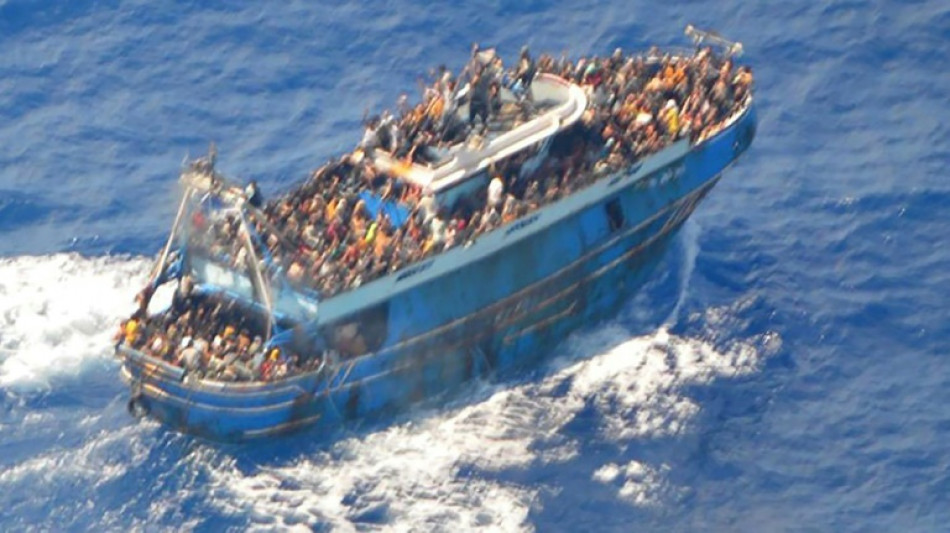 Gr&eacute;cia det&eacute;m suspeitos ap&oacute;s naufr&aacute;gio que pode ter matado 'centenas' de migrantes