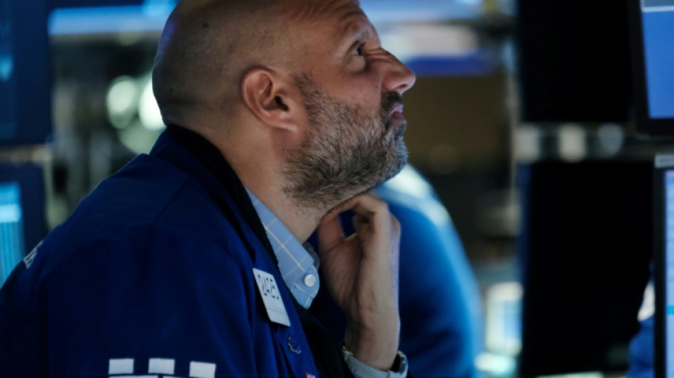 Wall Street en l&eacute;g&egrave;re baisse, le march&eacute; cherche une direction