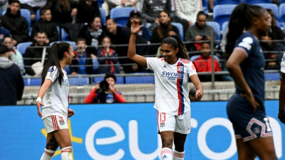 C1 f&eacute;minine: Lyon bat le PSG 3-2 et prend une courte option en demi-finale aller