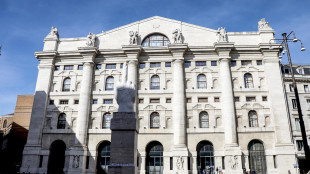Borsa: Milano (-0,9%) debole con l'Europa dopo i dati Usa e Wall street