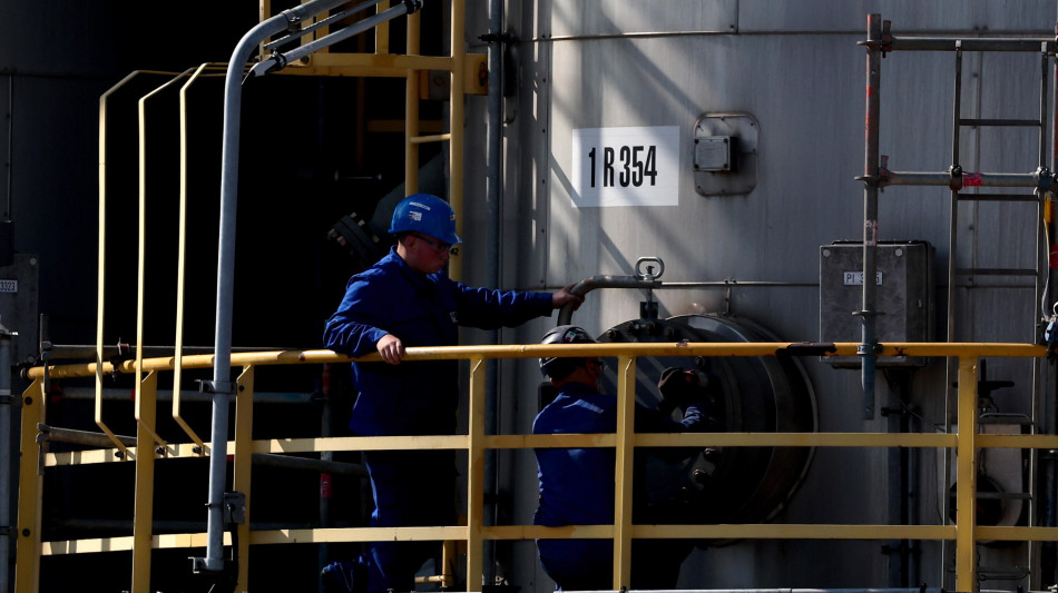Il petrolio chiude a New York in leggero calo, a 83,45 dollari