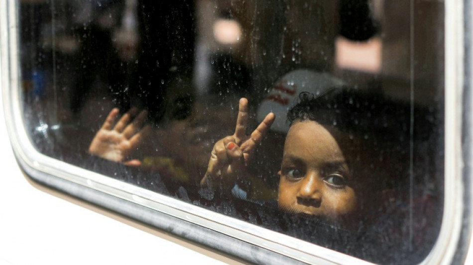 Hundreds of Sudanese refugees in Cairo take up chance to return home for free