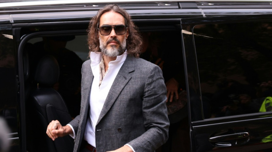 Vergewaltigungsprozess gegen Komiker Russell Brand beginnt mit Geschworenenauswahl