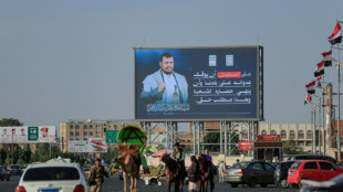 Los hut&iacute;es afirman que Arabia Saudita atac&oacute; un sitio petrolero en la capital de Yemen