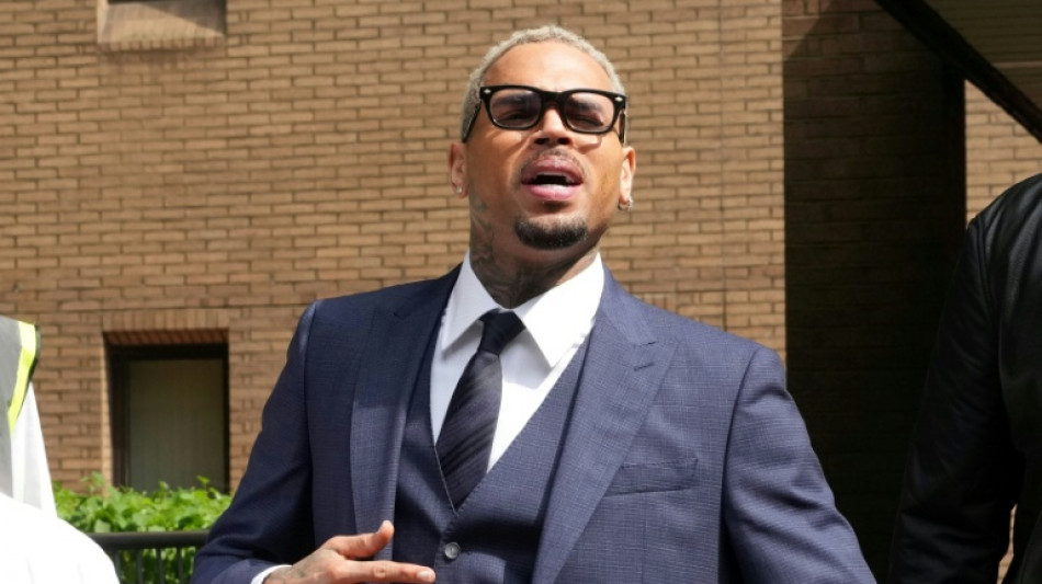 El cantante estadounidense Chris Brown se declara no culpable en un caso de agresión en una discoteca