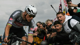 Van der Poel remporte son troisième Paris-Roubaix devant Pogacar