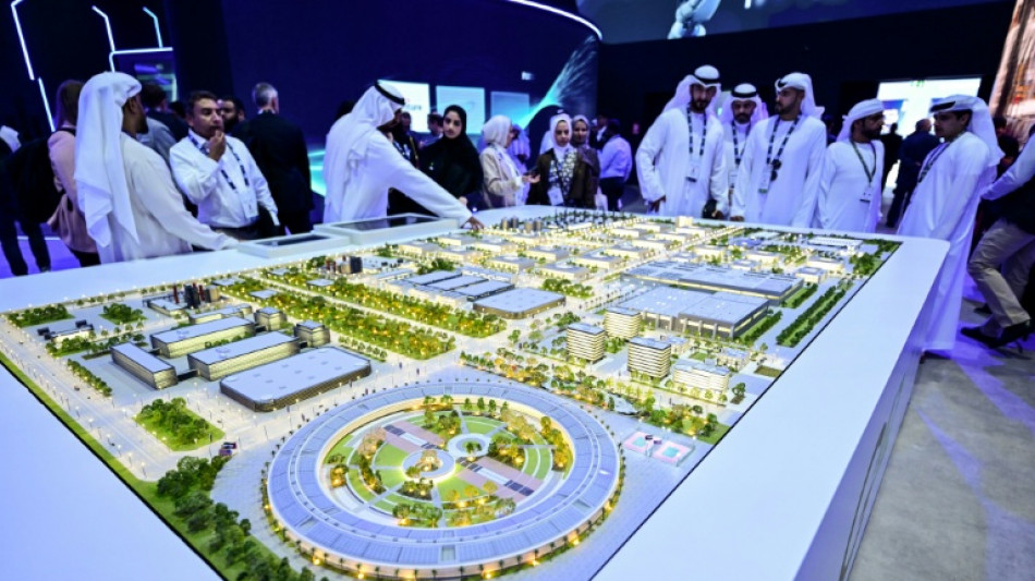 Microsoft anuncia 15.200 millones de d&oacute;lares de inversiones en IA en Emiratos &Aacute;rabes Unidos