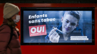 Los suizos votan sobre la prohibici&oacute;n de la publicidad del tabaco y los experimentos con animales