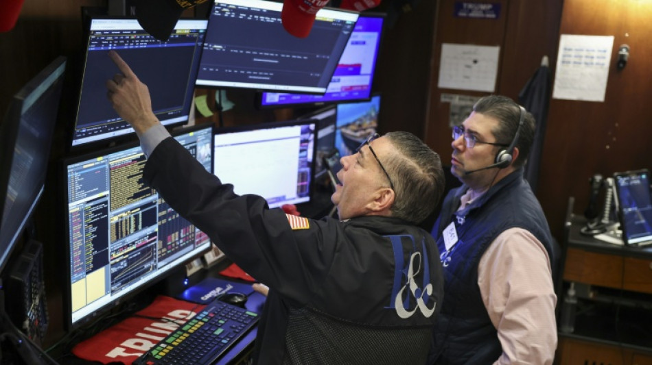 Wall Street ouvre en baisse, toujours min&eacute;e par la guerre au Moyen-Orient