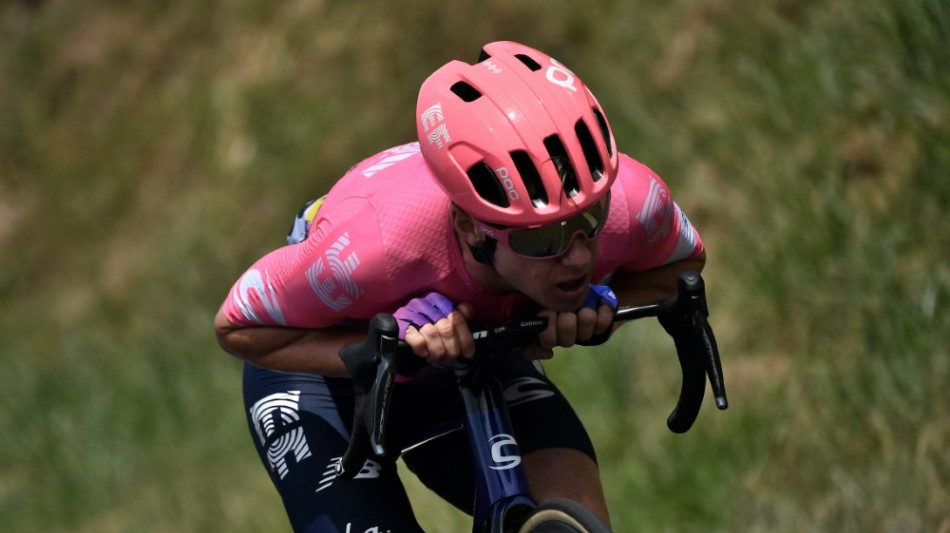 Clarke gewinnt 5. Tour-Etappe - van Aert beh&auml;lt Gelb