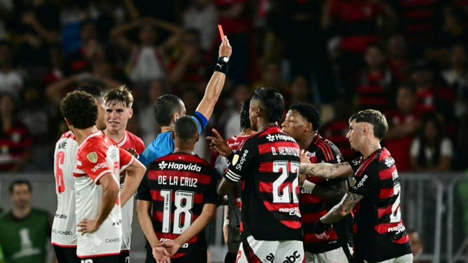 Conmebol reconhece erro de arbitragem na expuls&atilde;o de Plata contra o Estudiantes