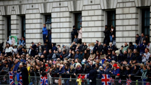 Fun&eacute;railles d'Elizabeth II: &agrave; Londres et Windsor, les Britanniques mass&eacute;s d&egrave;s l'aube
