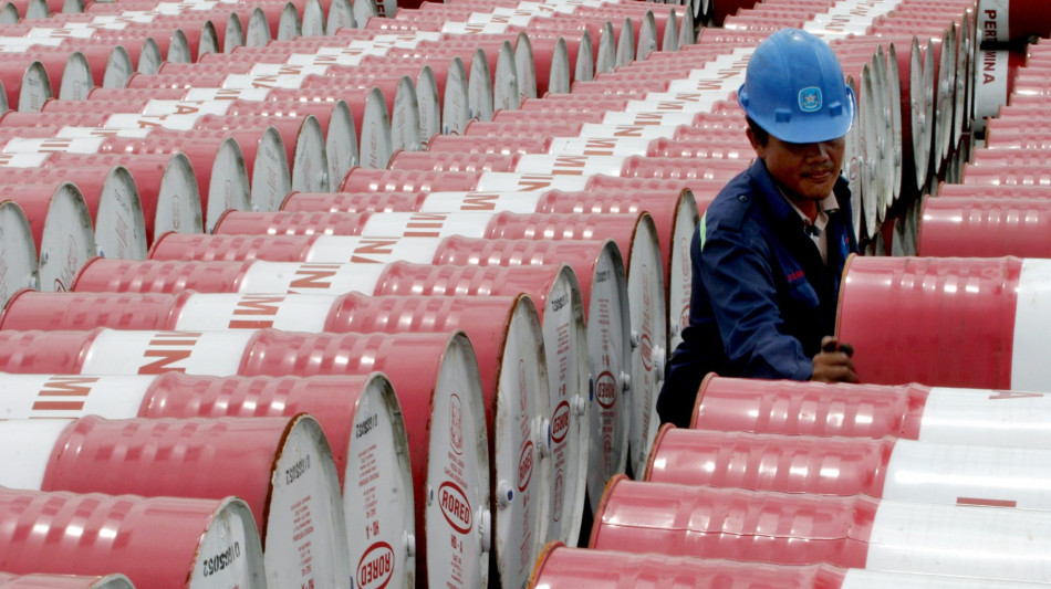 Il petrolio apre in calo a New York a 57,08 dollari